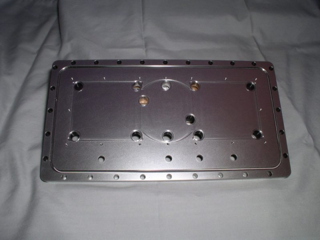 SST backplate with captive o-ring groove